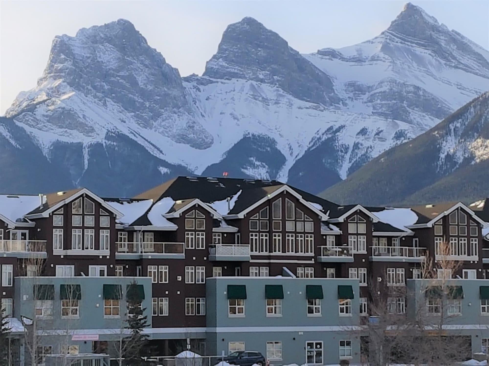 Sunset Mountain Inn Canmore Exteriér fotografie