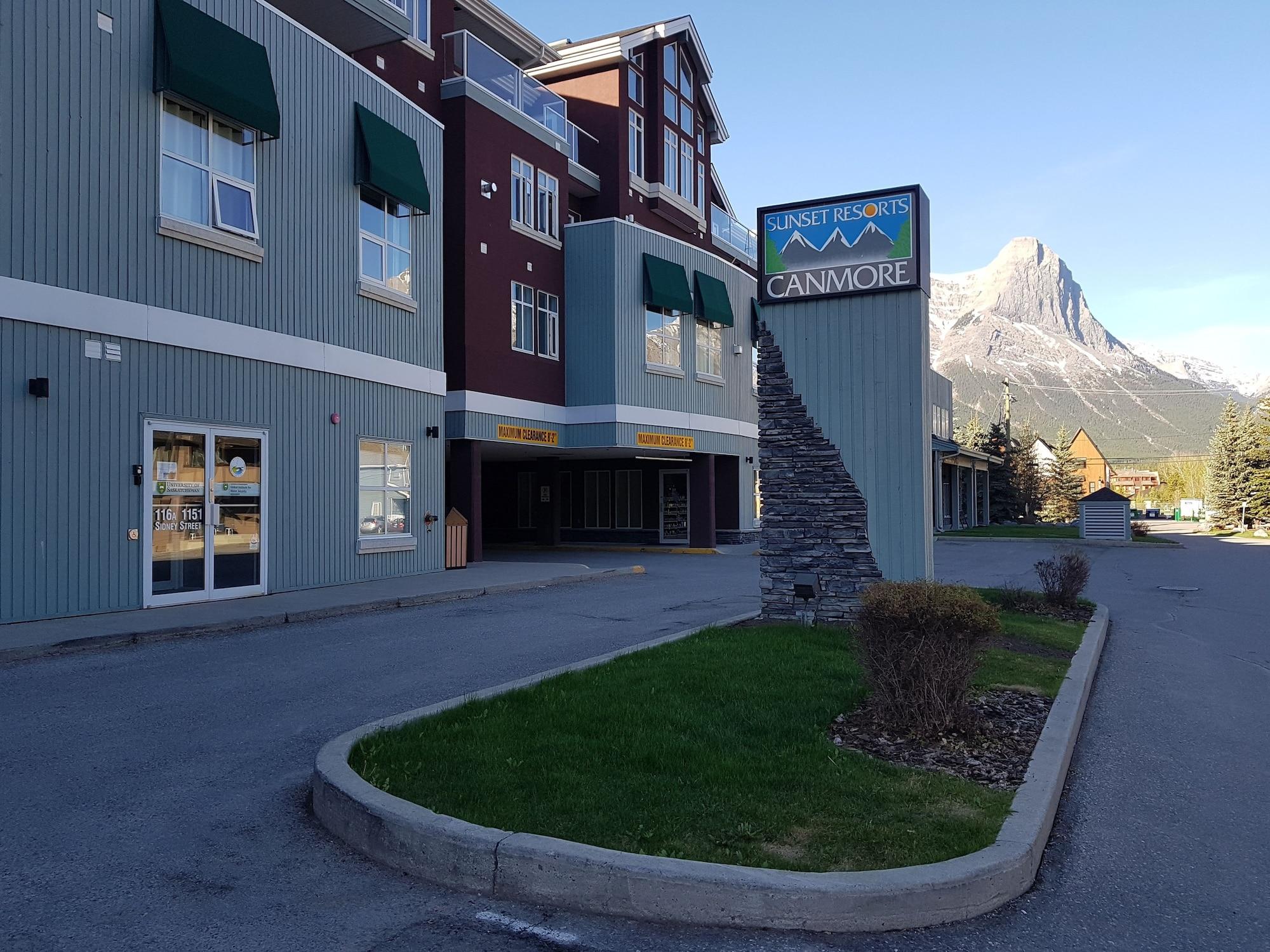 Sunset Mountain Inn Canmore Exteriér fotografie