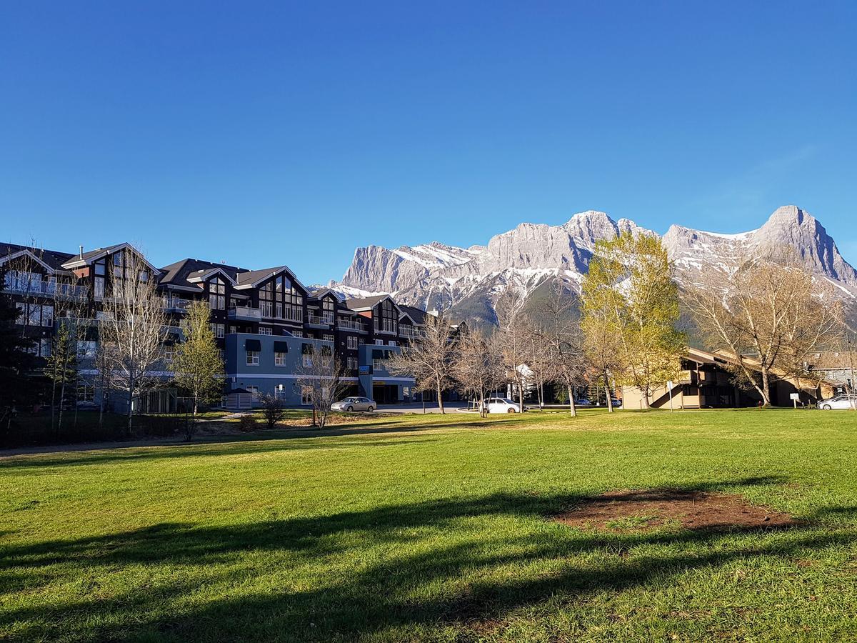 Sunset Mountain Inn Canmore Exteriér fotografie